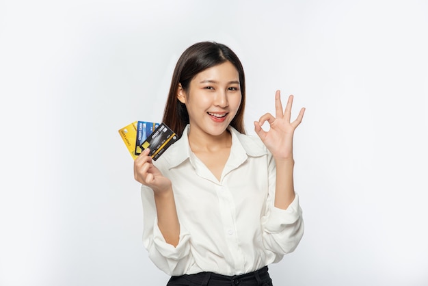 揭秘加拿大28彩票开奖同步：幸运就在指尖的游戏艺术